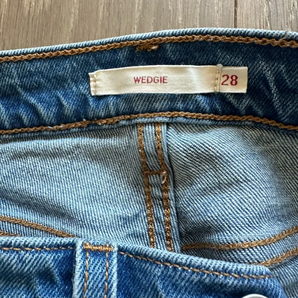 Levi’s Wedgie Size 28 - Picture 5 of 9